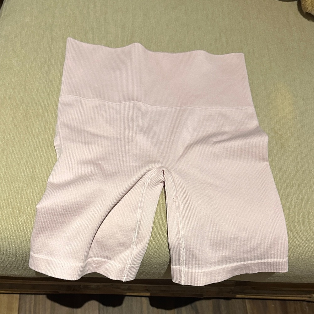 TNA High-Waist Light Pink ribbed Shorts